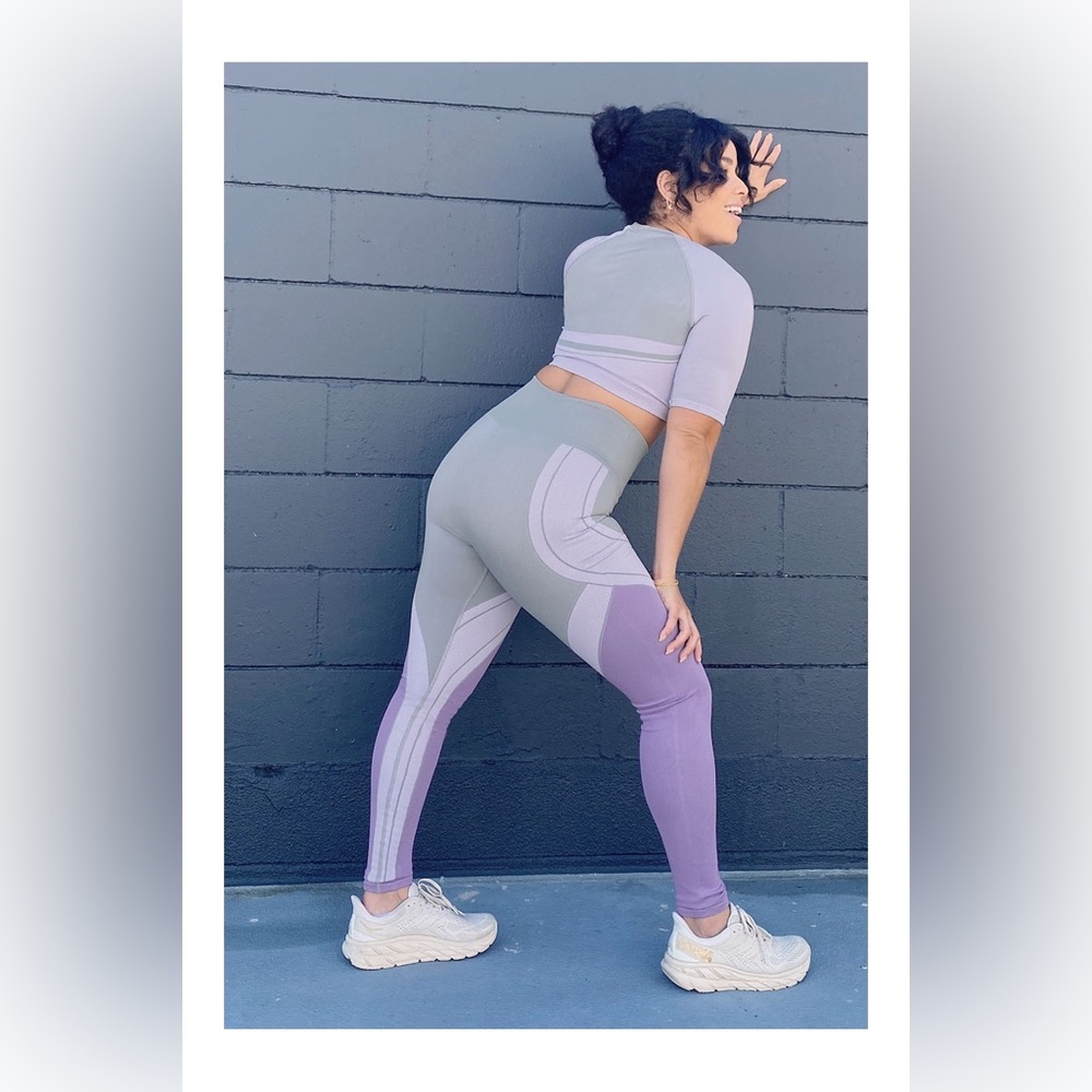 NWT Fabletics High Waisted Seamless Colorblock Purple Lilac Leggings MEDIUM - Picture 6 of 9